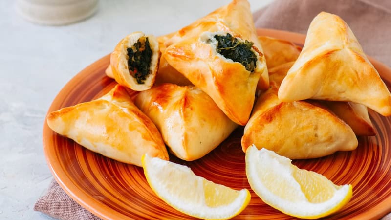 fatayer – Lebanese pies. Image by Galiyahassan. For use with What's Booming, May 16