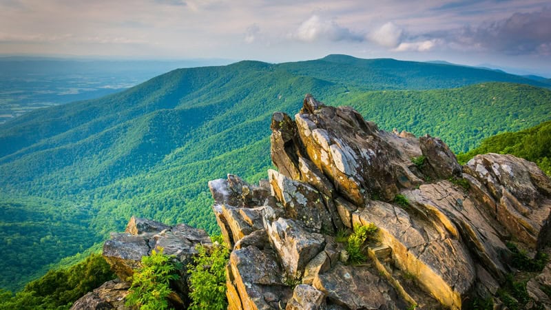View of the Blue Ridge Mountains from Hawksbill Summit, in Shenandoah National Park, Virginia. Image by Jon Bilous.