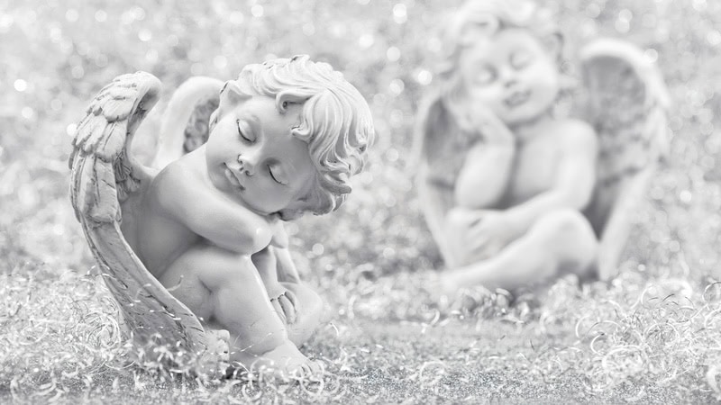 Baby statues, illustrating the short life of Karleigh Che' and two travelers who gained perspective at a Christmas Eve diner