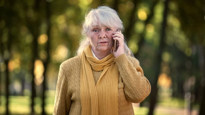 The woman on her phone in the park needs to learn to set healthy boundaries in her relationships. Image by motortion